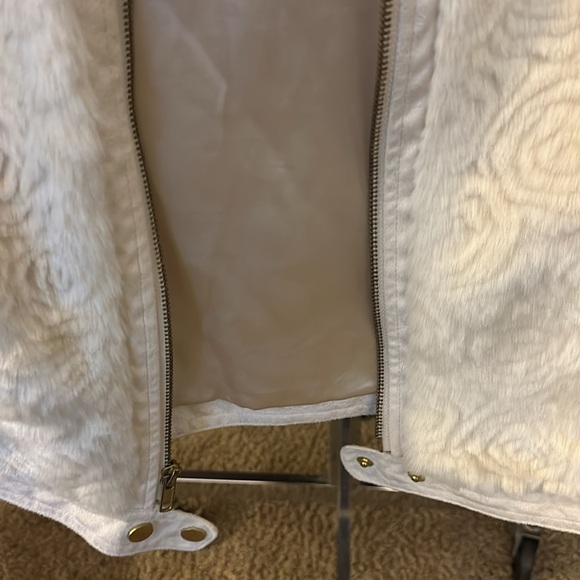 Ladies Faux fur vest - Picture 4 of 6